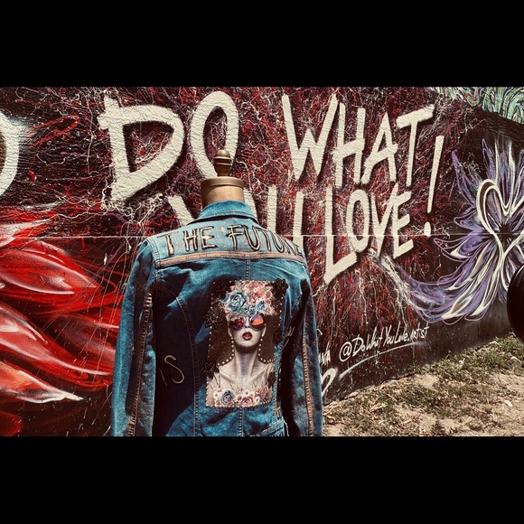 The future is female jacket - Picture 5 of 5